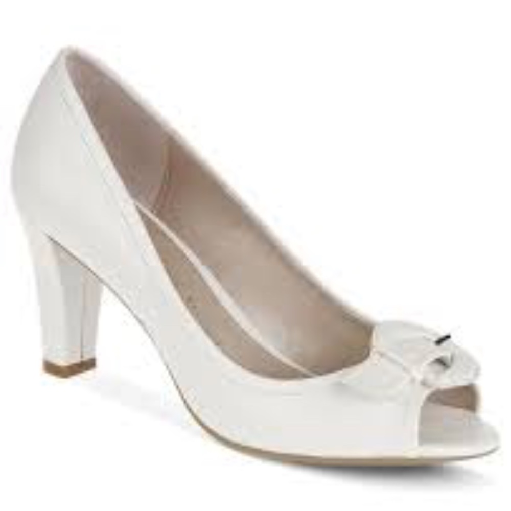 NWOB Etienne Aigner White Buckle Peep Toe Pump